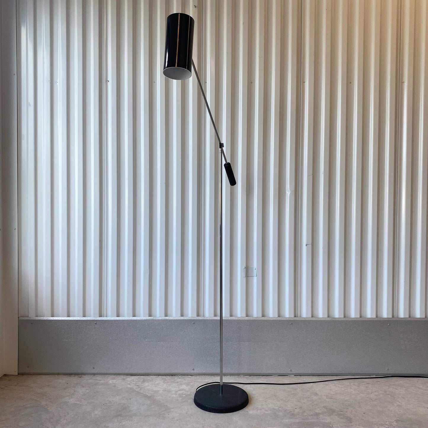 Sonneman Attributed Mid-century Adjustable Cantilever Floor Lamp