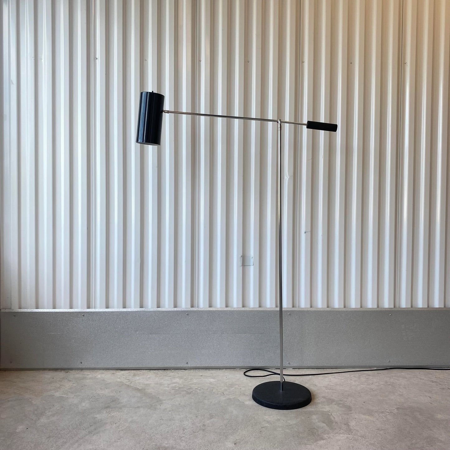 Sonneman Attributed Mid-century Adjustable Cantilever Floor Lamp