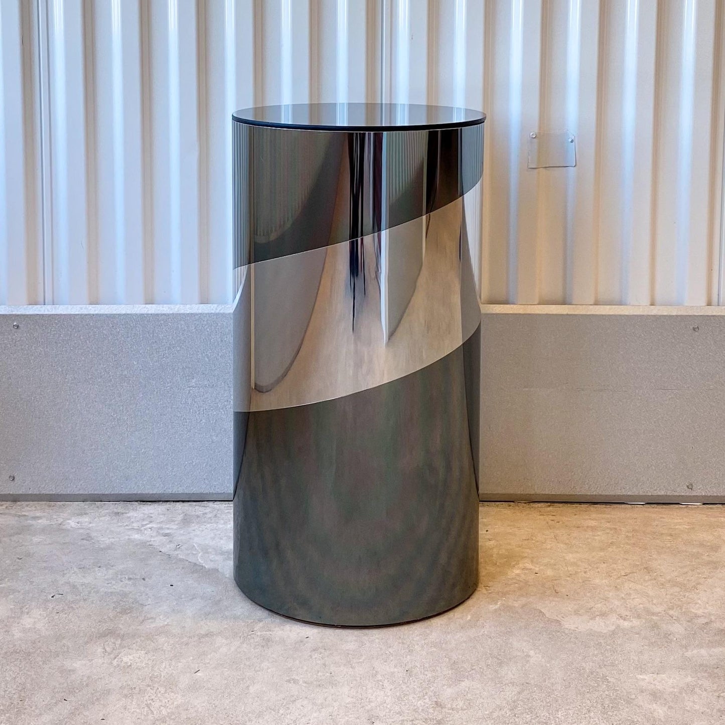 Mirrored Diagonal Stripe Pedestal